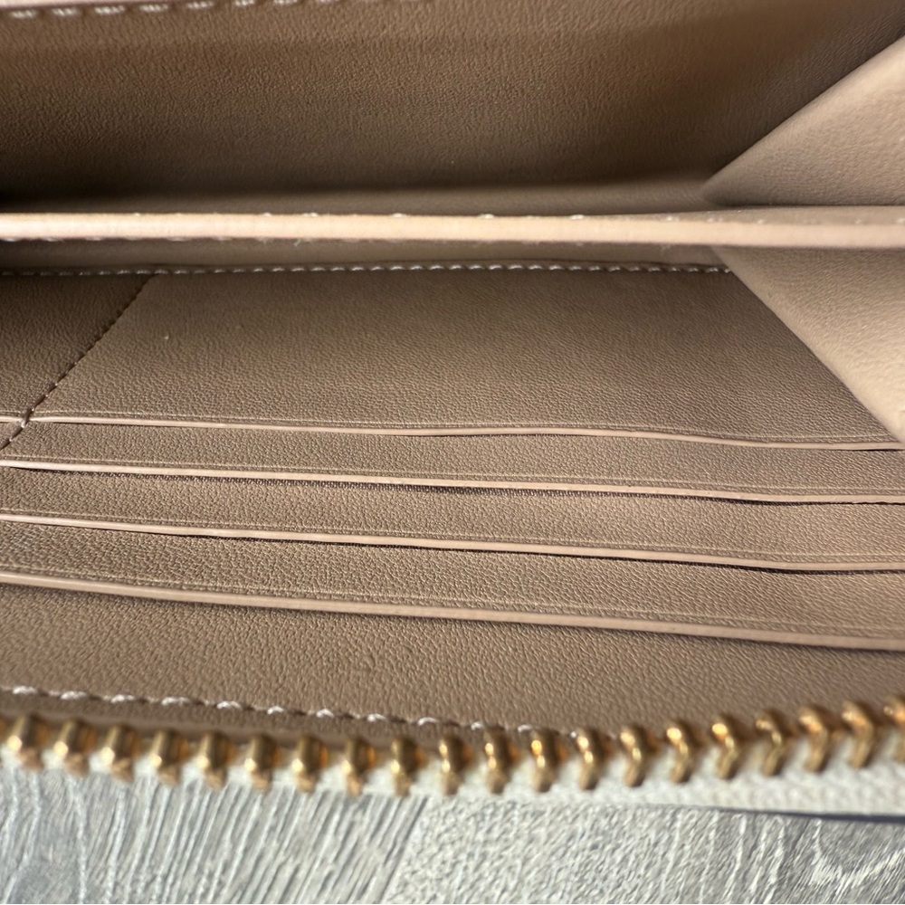 Coach White Embossed Wallet - Picture 9 of 12